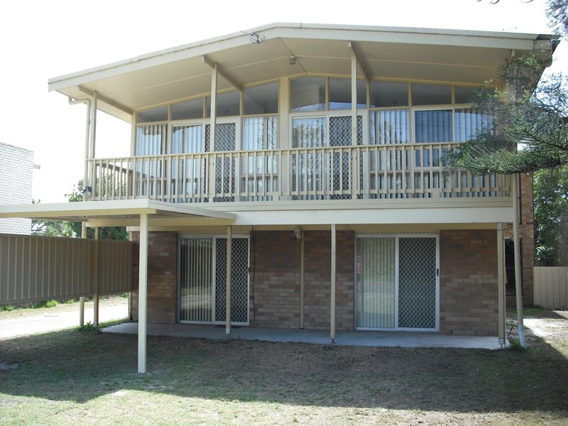 2/9 Erudgeree Street, Budgewoi NSW 2262