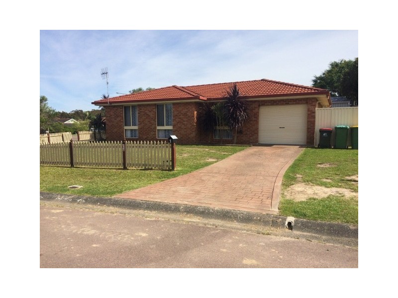 1 Parton Close, Buff Point NSW 2262