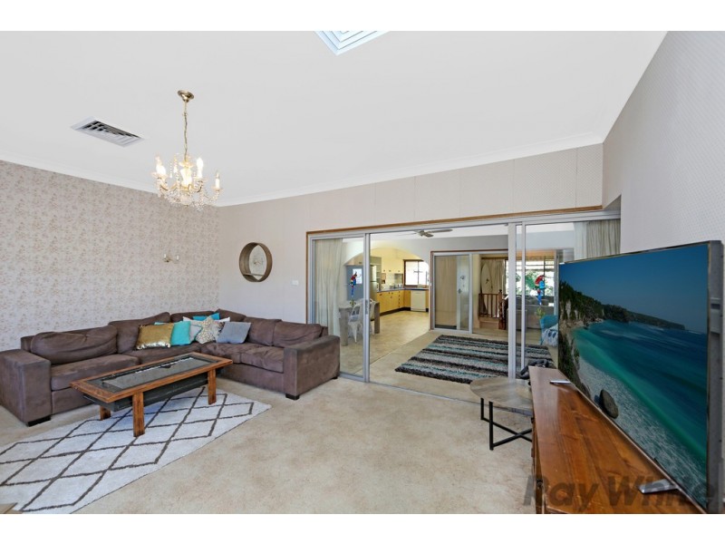 35 Sunrise Avenue, Budgewoi NSW 2262