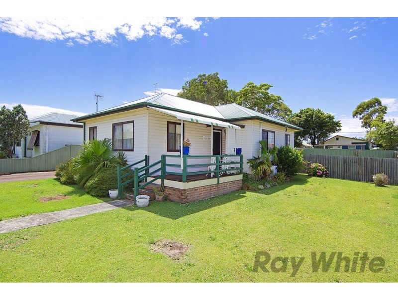 1 Nichols Avenue, Gorokan NSW 2263