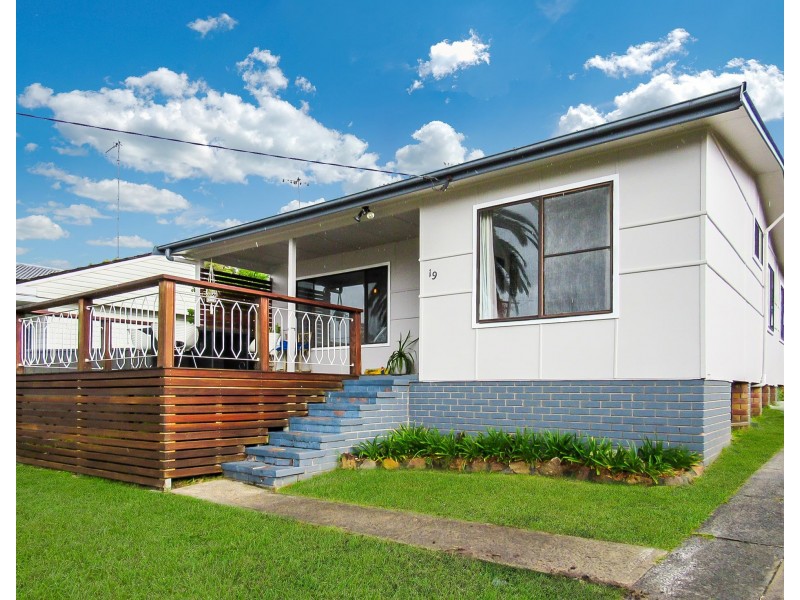 19 Woodland Parkway, Buff Point NSW 2262