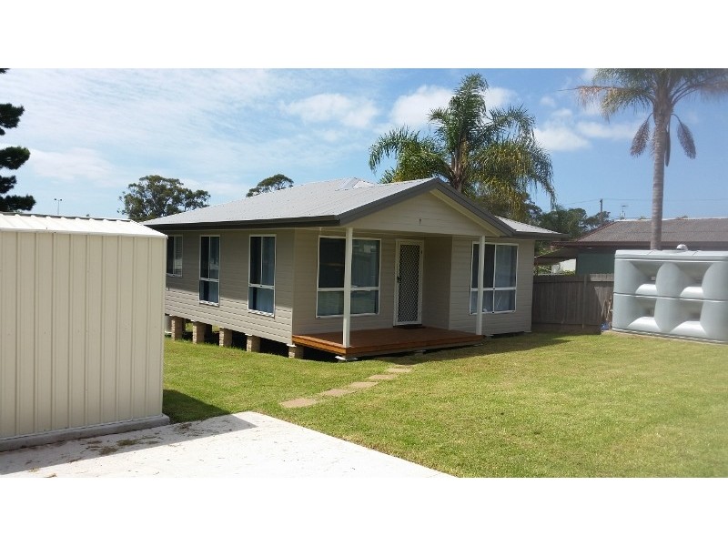 1a Woodlawn Drive, Budgewoi NSW 2262