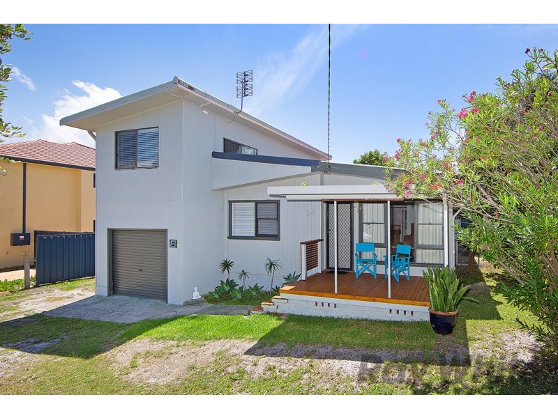 2 Coloma St, Budgewoi NSW 2262