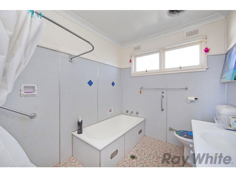 4 Brennon Rd, Gorokan NSW 2263