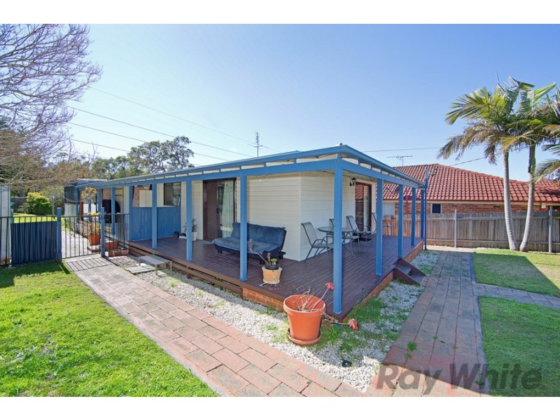 16 Deakin Avenue, Lake Munmorah NSW 2259