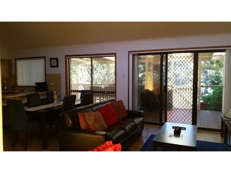 3/3 Lake Street, Budgewoi NSW 2262