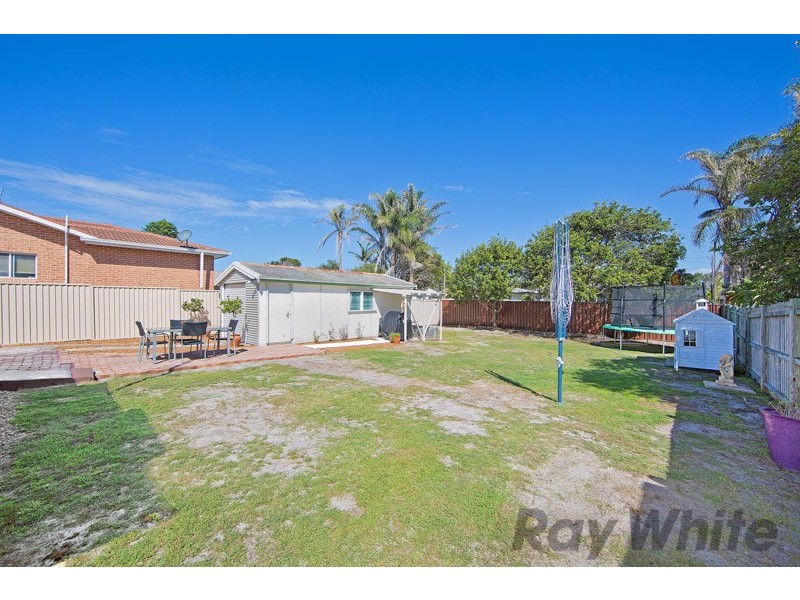 11 Boomerang Street, Budgewoi NSW 2262