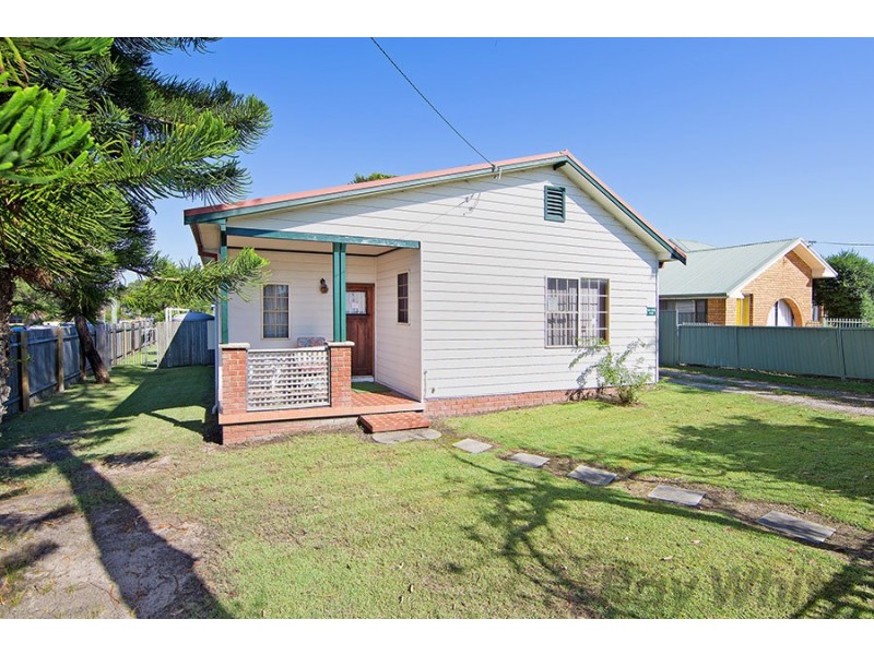 2 Hay Street, Gorokan NSW 2263