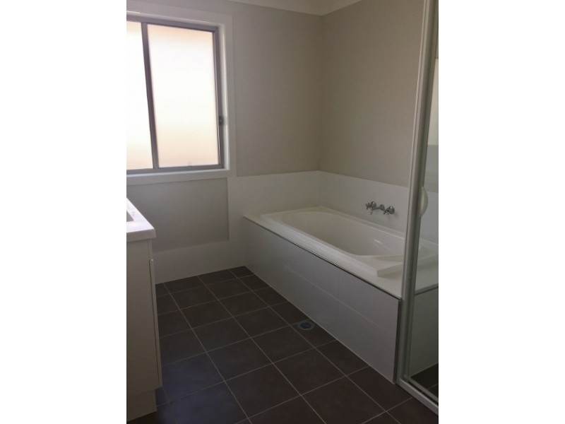 16 Voyager Street, Wadalba NSW 2259