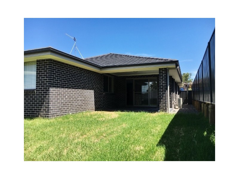 16 Voyager Street, Wadalba NSW 2259