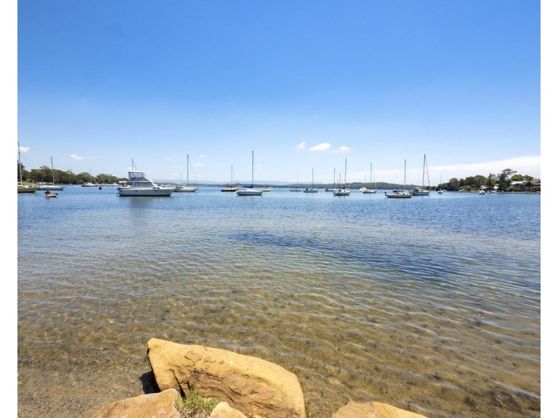 16 Kapala Avenue, Summerland Point NSW 2259