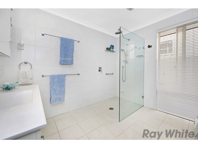 8 Government Road, Summerland Point NSW 2259