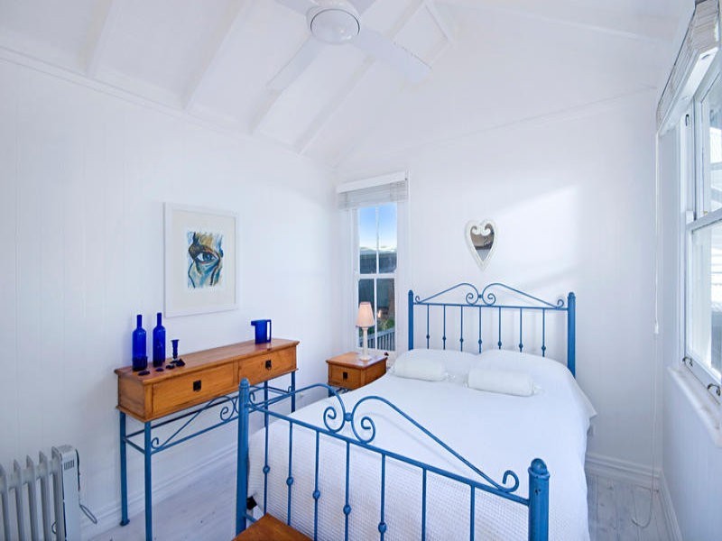 9 Hardys Bay Parade, Hardys Bay NSW 2257