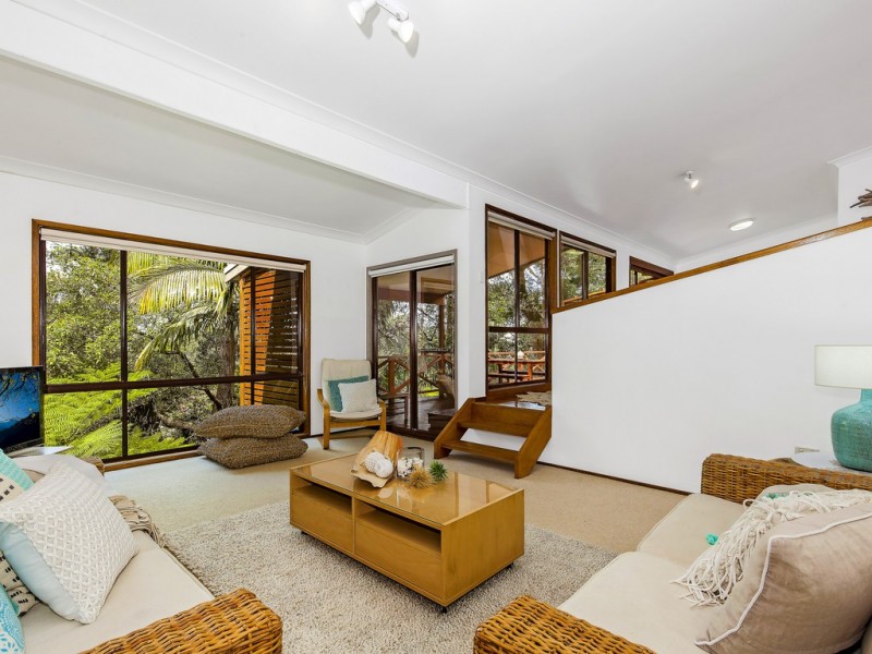 11 Easter Parade, North Avoca NSW 2260