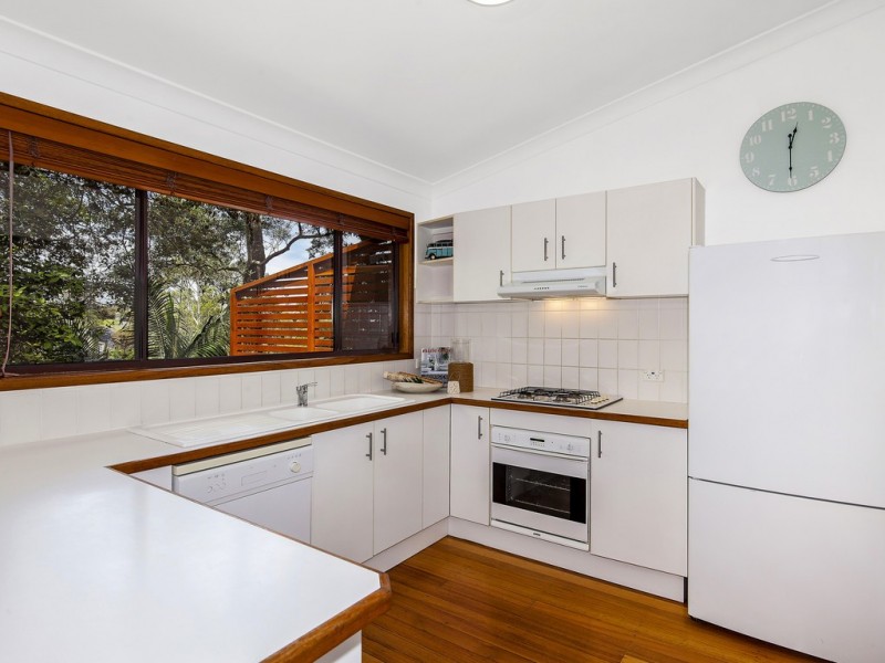 11 Easter Parade, North Avoca NSW 2260