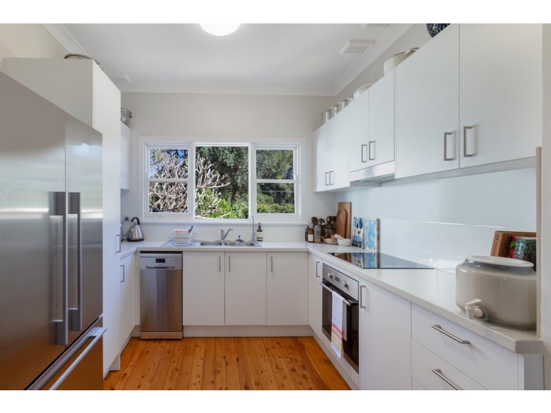 12 Maitland Bay Drive, Killcare Heights NSW 2257