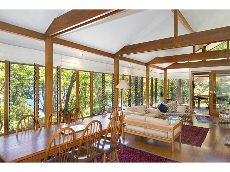 10 Flora Ave, Hardys Bay NSW 2257