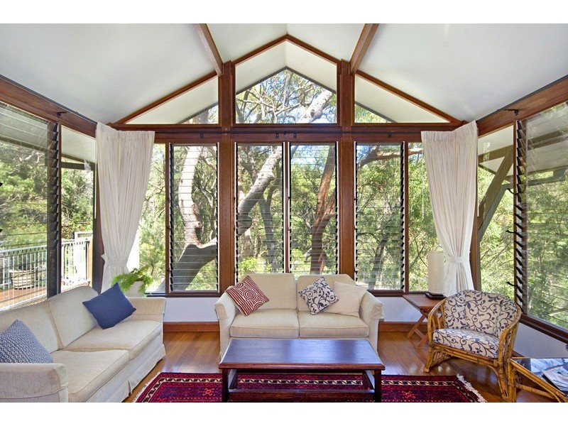 10 Flora Ave, Hardys Bay NSW 2257