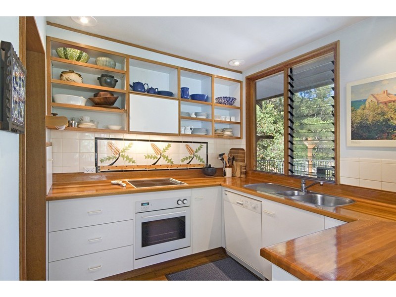 10 Flora Ave, Hardys Bay NSW 2257