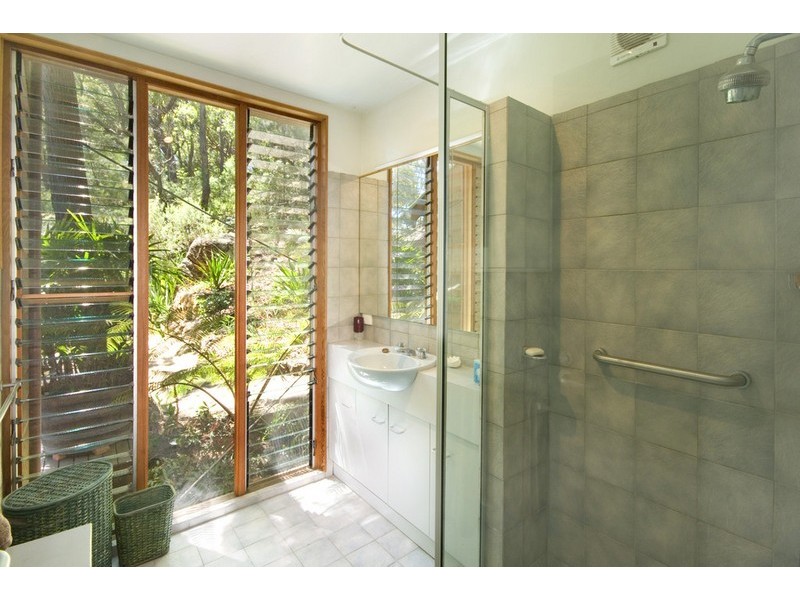 10 Flora Ave, Hardys Bay NSW 2257