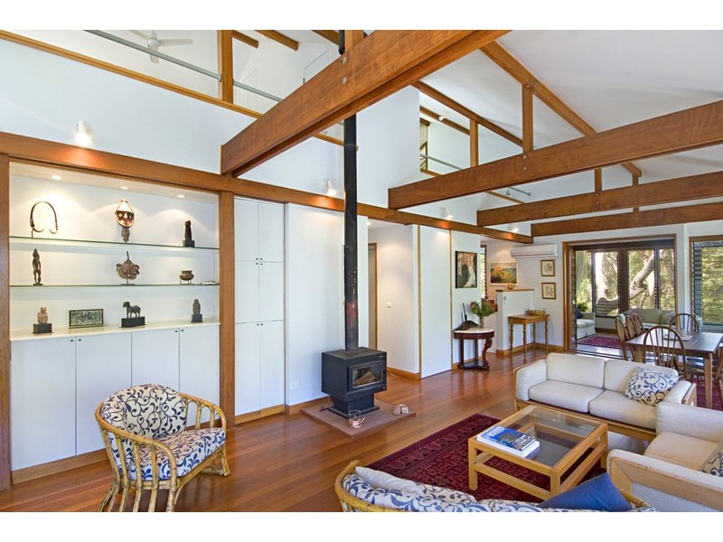 10 Flora Ave, Hardys Bay NSW 2257