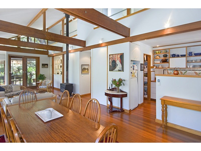 10 Flora Ave, Hardys Bay NSW 2257