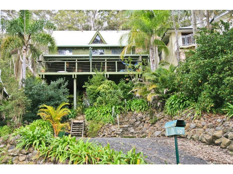 10 Nukara Ave, Hardys Bay NSW 2257