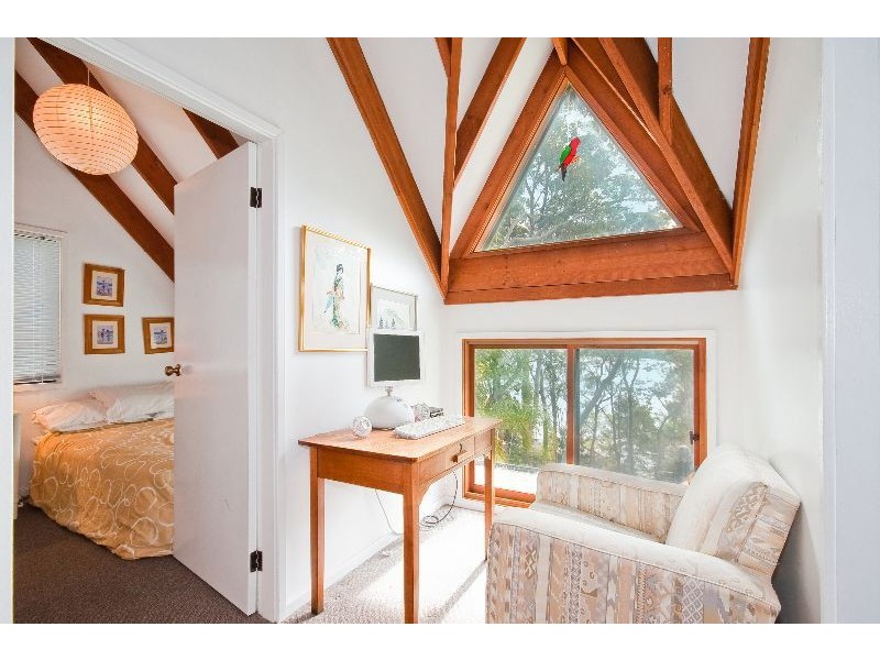 10 Nukara Ave, Hardys Bay NSW 2257