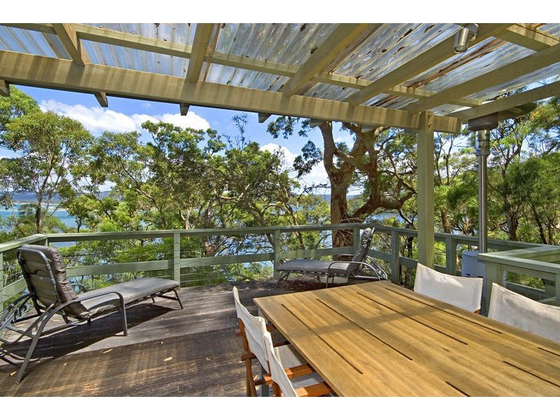 1 Hardys Bay Pde, Hardys Bay NSW 2257