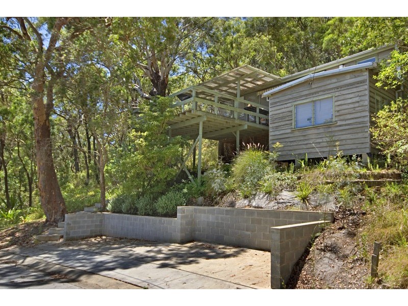 1 Hardys Bay Pde, Hardys Bay NSW 2257