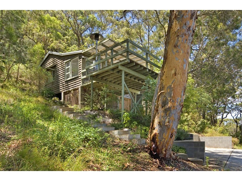 1 Hardys Bay Pde, Hardys Bay NSW 2257