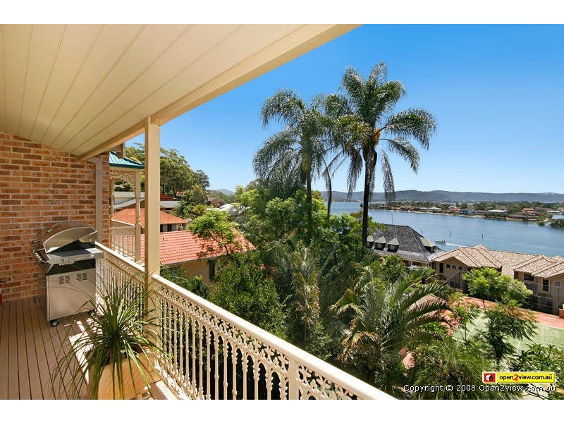 24 Daley Ave, Daleys Point NSW 2257