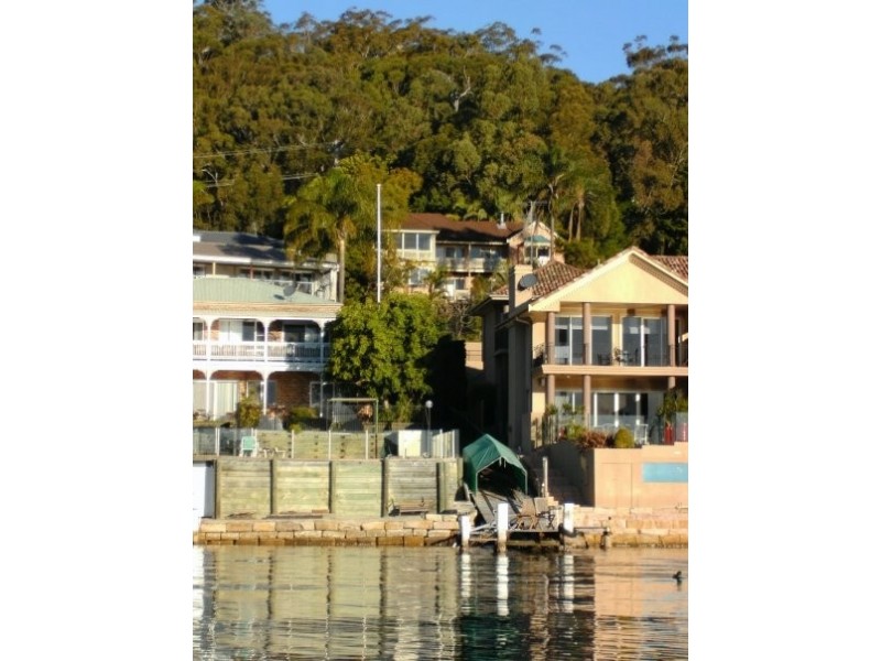 24 Daley Ave, Daleys Point NSW 2257