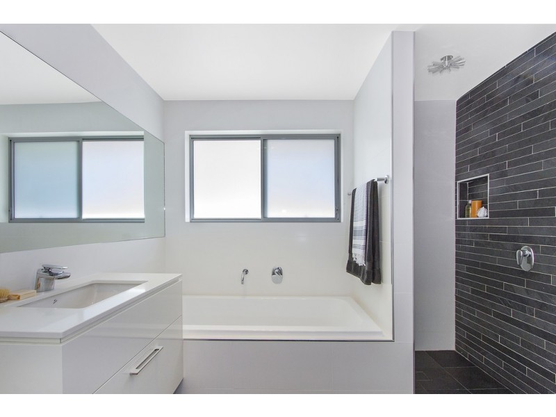 10 Baden St, Killcare Heights NSW 2257