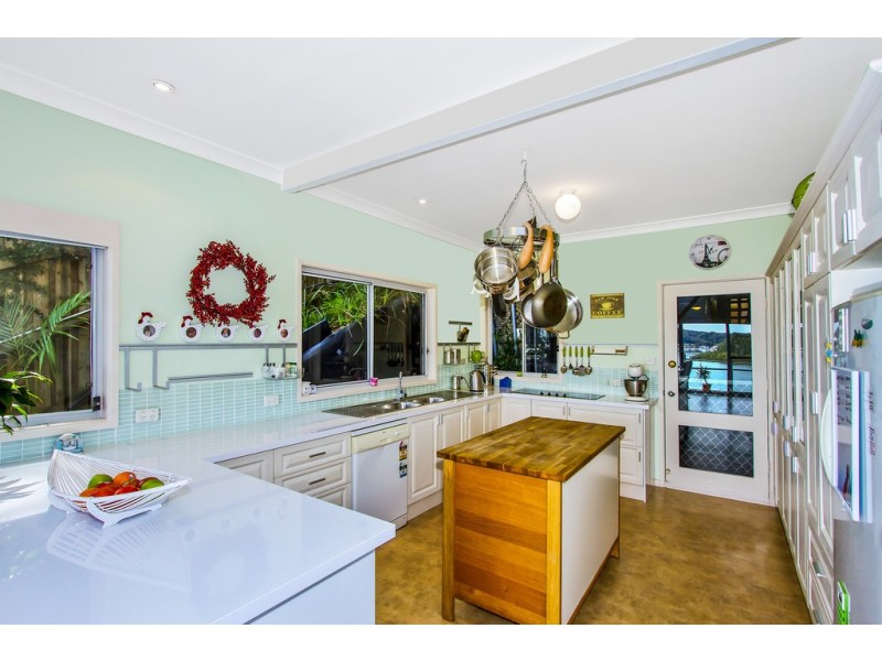 19 Hardys Bay Pde, Killcare NSW 2257