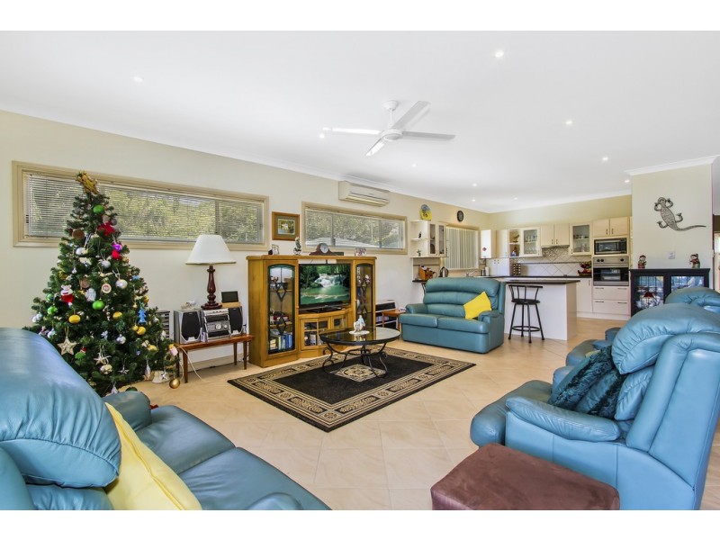116 Araluen Drive, Hardys Bay NSW 2257