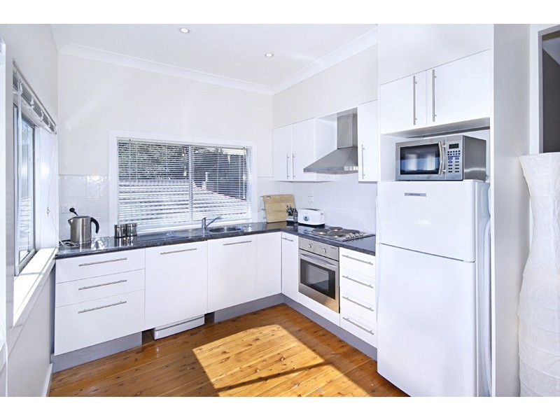 90 Araluen Drive, Hardys Bay NSW 2257