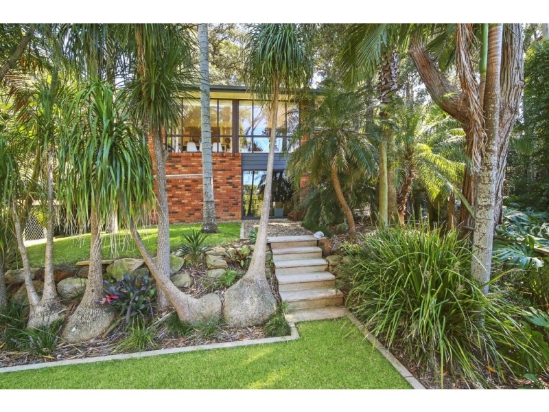 128 Lake Shore Drive, North Avoca NSW 2260