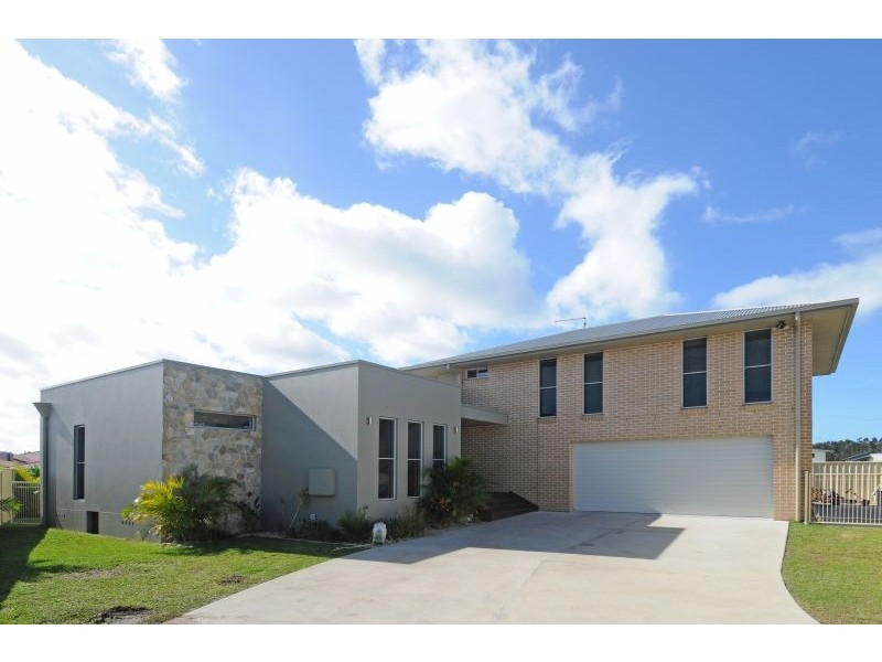 24 William Avenue, Yamba NSW 2464