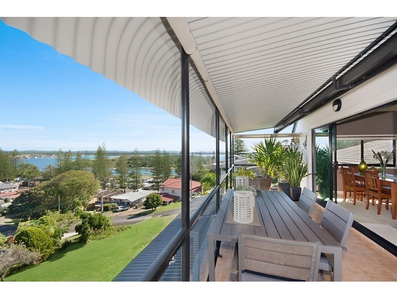 2/9 Clarence Street, Yamba NSW 2464
