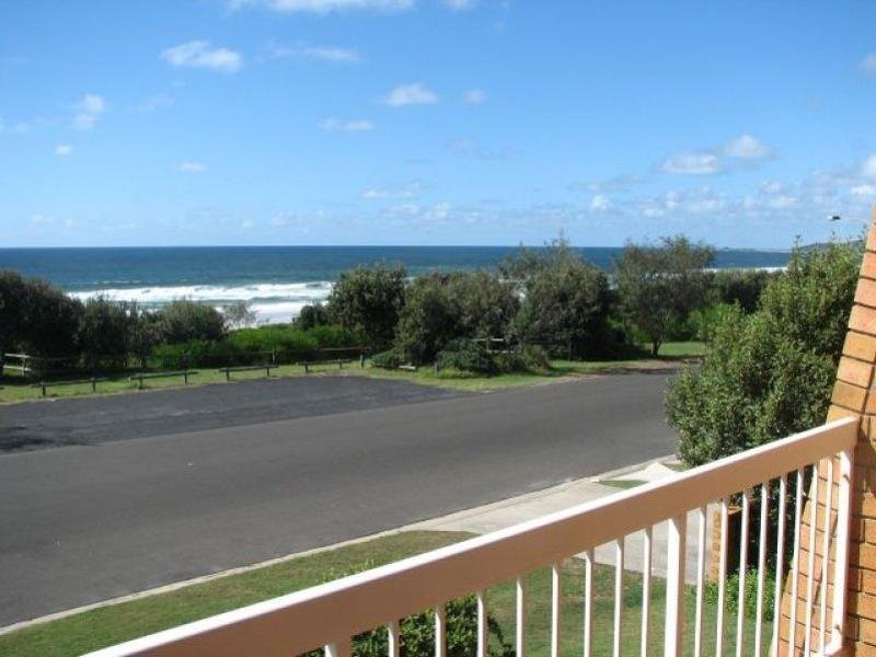 4/16 Pacific Parade, Yamba NSW 2464