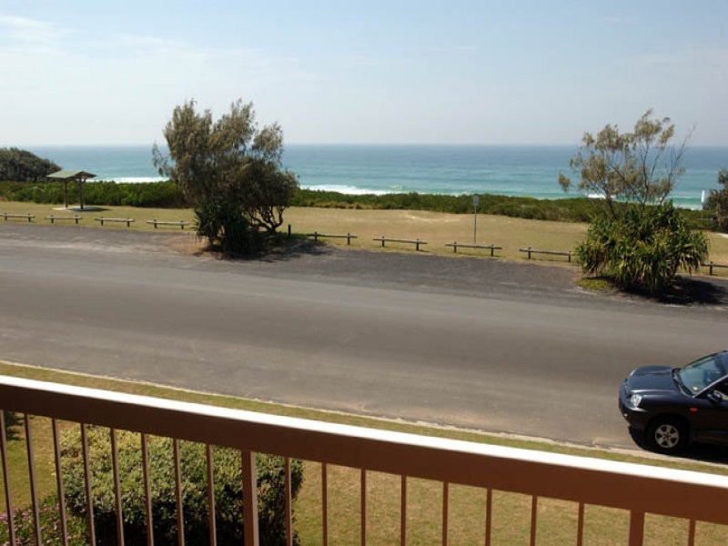 4/16 Pacific Parade, Yamba NSW 2464