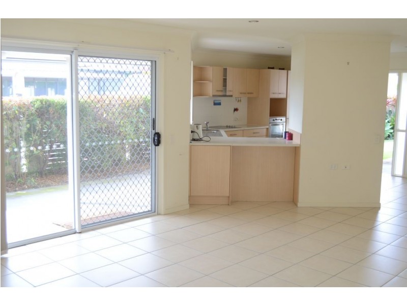 2/4 Somerset Place, Yamba NSW 2464