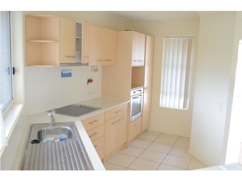 2/4 Somerset Place, Yamba NSW 2464