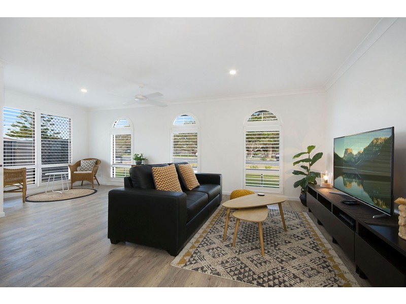 2/10 River Street, Yamba NSW 2464