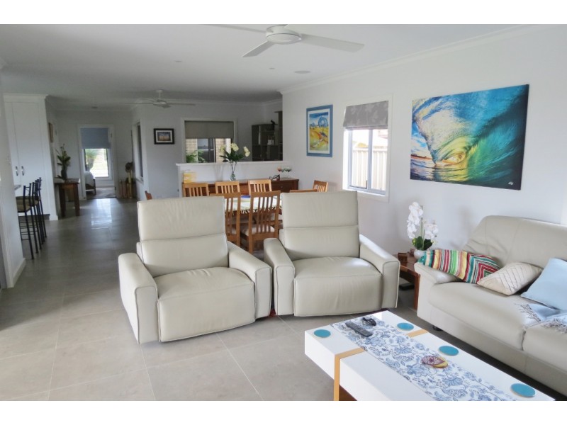 4 Carrs Drive, Yamba NSW 2464