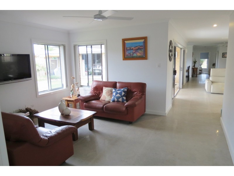 4 Carrs Drive, Yamba NSW 2464