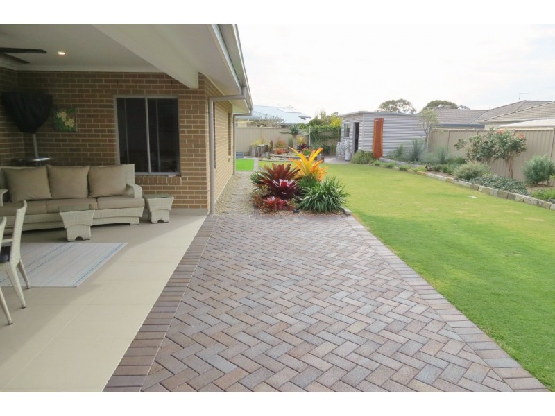 4 Carrs Drive, Yamba NSW 2464