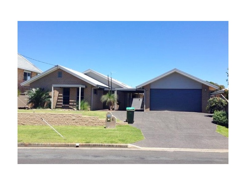 4 Carrs Drive, Yamba NSW 2464