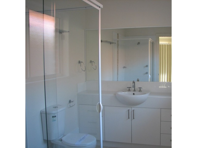1/2  Tom Thumb Place, Yamba NSW 2464